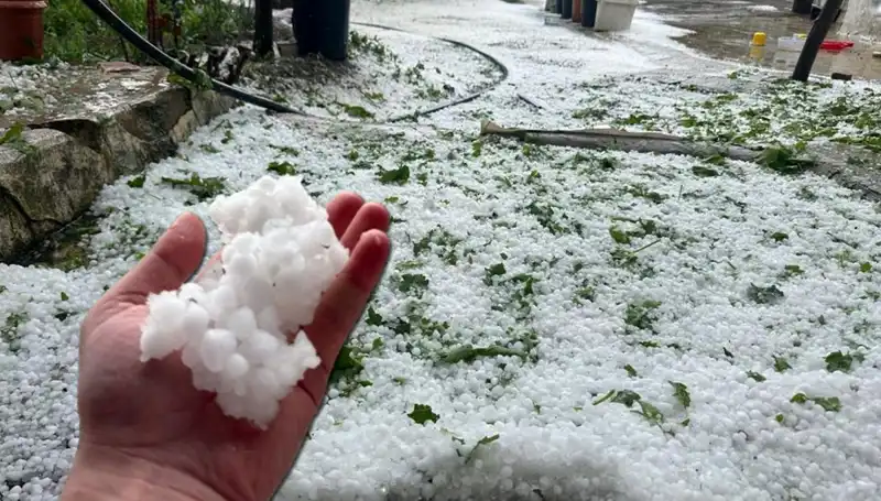 Haziran Ayında Beklenmedik Dolu Yağışı İstanbul’u Beyaza Gömdu