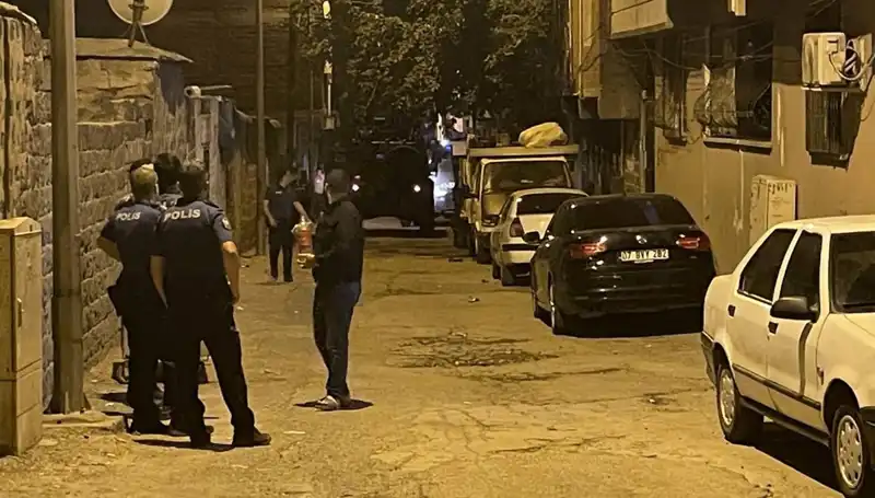 Polisle çatışan suçlu, bacaklarından vurularak yakalandı: İstanbul’da Şok Olay!