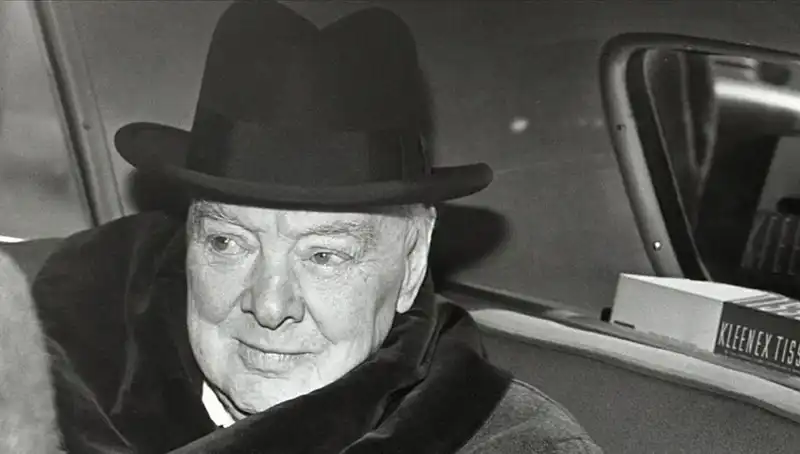 Churchill’in Bekar Evi Tarihi Bir Fırsat: 3,75 Milyon Sterlinle Satışta!
