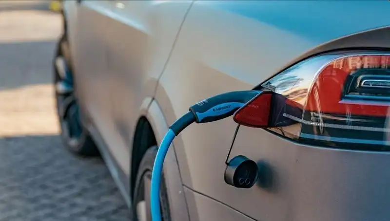 Elektrikli Araç Satışları Geriliyor: Nedenleri ve Gelecek Beklentileri