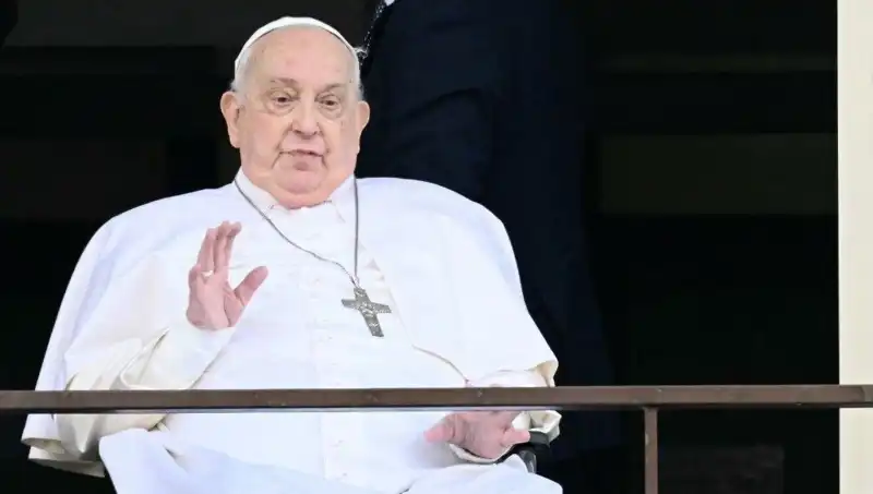 Papa Francis, Hastaneden Sonra Halkla Buluştu: İlk Görüntüleri