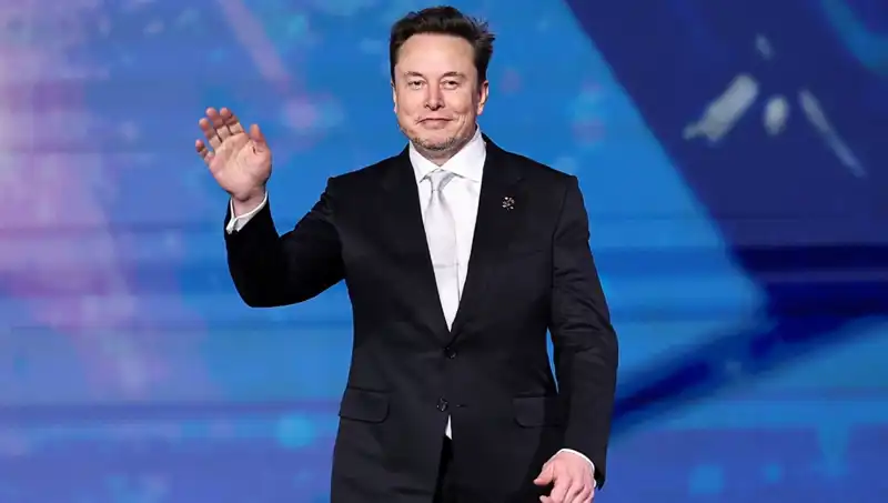 Tesla'nın Yükselişi: Kendi "Canavarı" Projesini Neden Askıya Aldı?