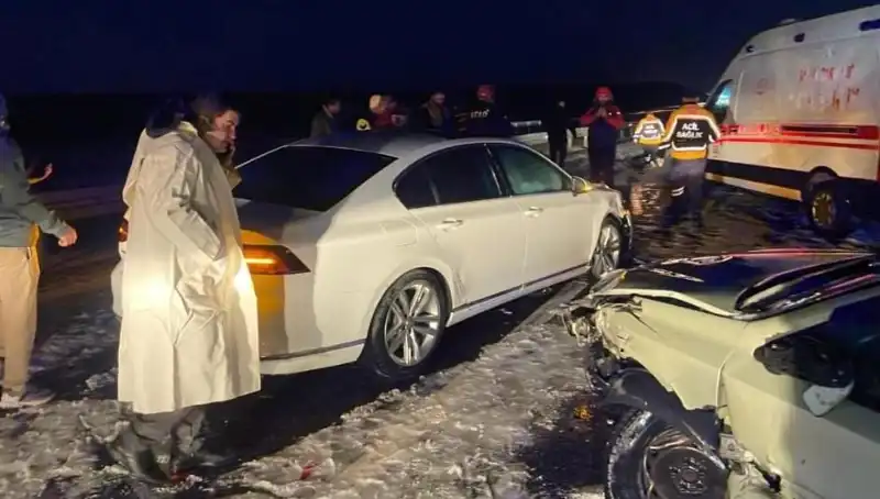 Aksaray'da Feci Zincirleme Kaza: 15 Kişi Yaralandı