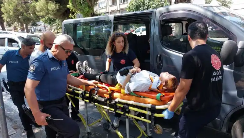 Samsun'da Minibüs Kazası: 2 Yaralı, Olay Yerinde Panik