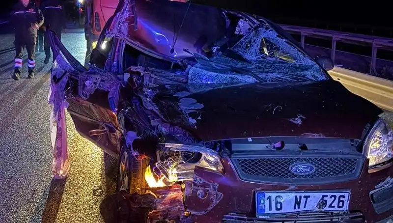 Afyonkarahisar’da Otomobil ile TIR Çarpıştı: 4 Kişi Yaralandı