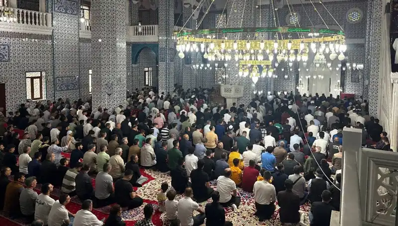 Iğdır’da İlk Bayram Namazıyla Tüm İslam Alemine Barış Dileği
