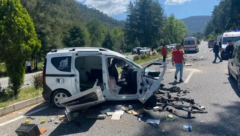 Marmaris'te Feci Kaza: Savaş Alanına Dönen Yolda Can Kaybı ve Yaralılar Var