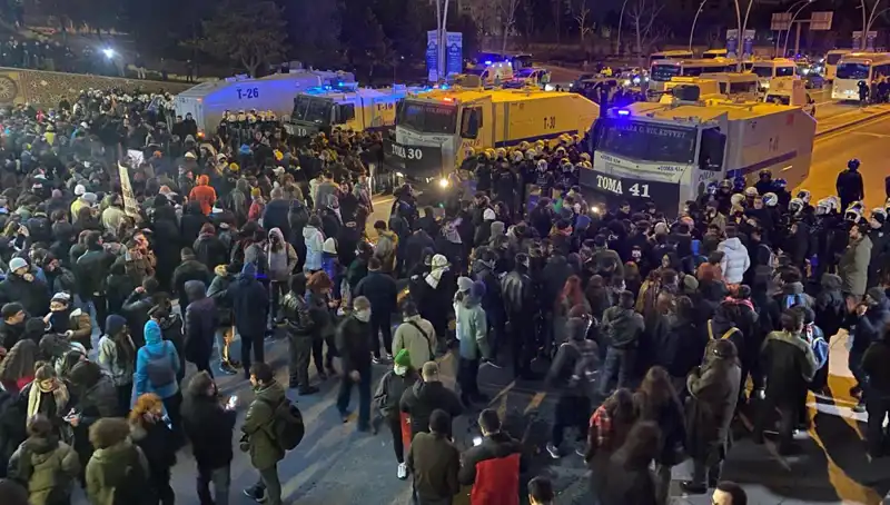 İstanbul ve Ankara'da Öğrencilerden İmamoğlu'na Destek Eylemi: Gözaltılara Tepki Var