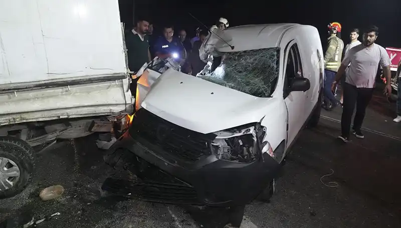 İstanbul'da Feci Kaza: Araç Çarpışması Sonucu 3 Yaralı