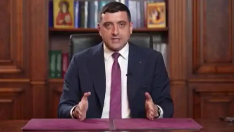 Romanya’da Seçimlerde Aşırı Sağcı Aday Liderliğini Sürdürüyor