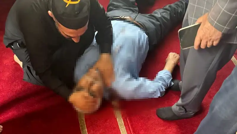 Camide Namaz Kılarken Bıçaklanan Cemaatin Hikayesi: Sorular ve Yanıtlar