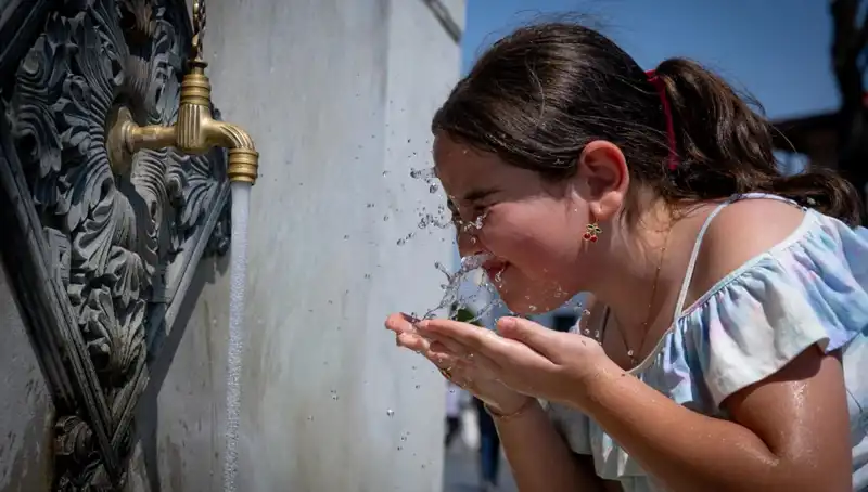 Türkiye’nin 16 Şehrinde Rekor Sıcaklık: 40 Dereceyi Aştı