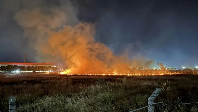 Gece Yarısı İzmir'de Yangın Paniği: Mahalle Sarsıldı