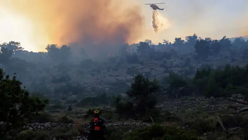 Eğriboz Adası’nda Yangın Felaketi: İki Köy Acil Tahliye Edildi