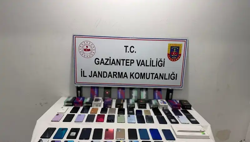 Gaziantep’te 2 Milyon TL’lik Kaçak Telefon Operasyonu: 2 Kişi Gözaltında