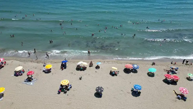 Tekirdağ'ın Sıcak Yaz Güneşinde Plajlar Dolu, Tatilciler Sahillere Akın Etti