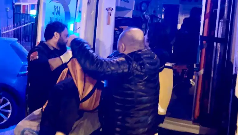 İstanbul'da Aile İçi Tartışma Kanlı Bitti: Genç Kız Babasını Vurdu