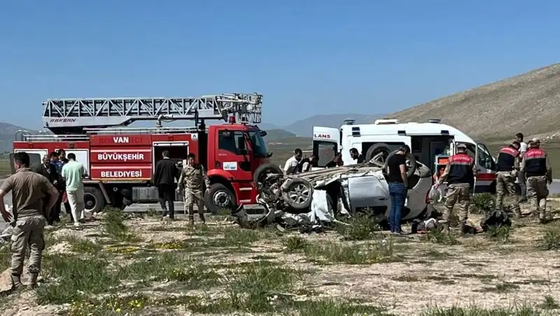 Van'da Feci Kaza: 4 Canlı Hayatını Kaybetti, 2 Kişi Yaralı