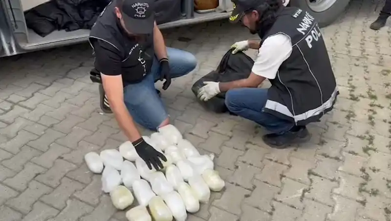 Yolcunun Valizinde Şok Eden Keşif: 13 Kilo Metamfetamin Ele Geçirildi