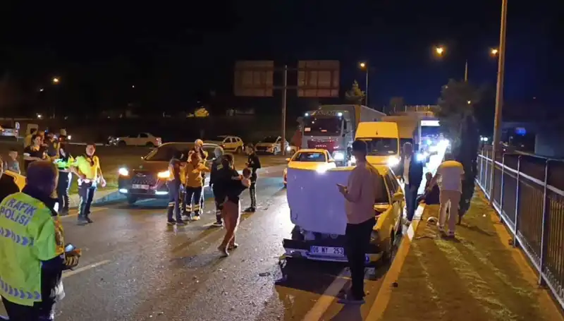 Otoyolda Kuralsız Geri Dönüş Kazası: İki Çocuk Dört Yaralı!