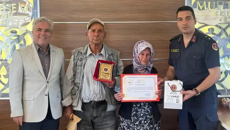 Duygulandıran Fedakarlık: Aile, Tek Evlerini Jandarmaya Bağışladı