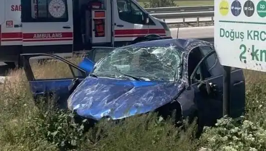 Kontrolden Çıkan Araç Takla Attı: İki Kişi Hastaneye Kaldırıldı