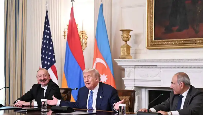 Azerbaycan Lideri Aliyev'den Ermenistan'a Çarpıcı Anayasa Çağrısı