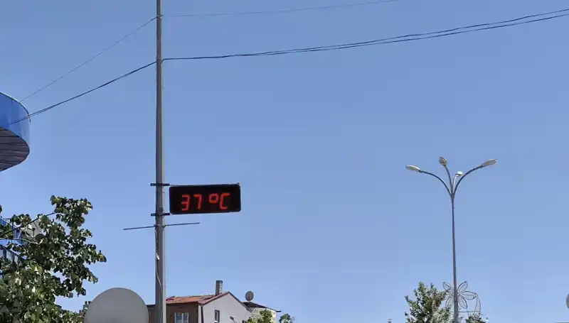 Sıcak Havalarda Rekor Kırıldı: İlçede Termometreler 38 Dereceyi Gösterdi!