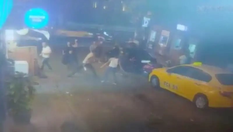 Beyoğlu'nda Kan Donduran Kavga: Laf Atma Neden Oldu