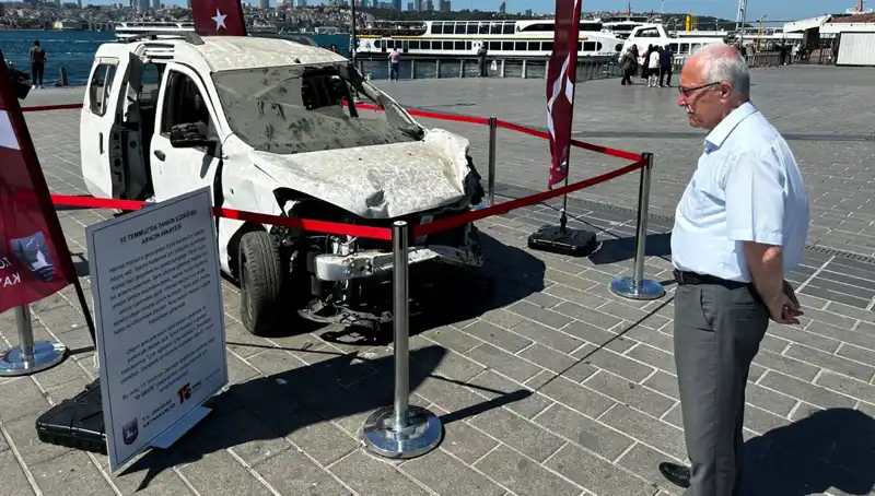 15 Temmuz’un İzleri: Tankların Ezdiği Araçlar İstanbul’da Sergileniyor
