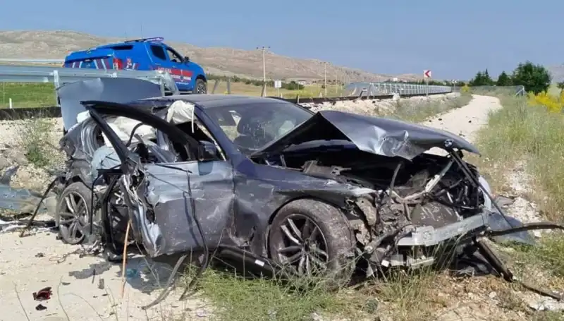 Sivas'ta Ortaya Çıkan İki Ayrı Trafik Kazasında 9 Kişi Yaralandı