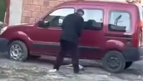 Sokak Ortasında Köpeğe Yapılan Şiddet İle Gündeme Gelen Olay