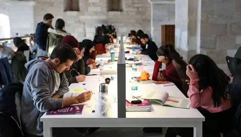 Üniversitelerin Açılış Tarihleri Açıklandı: Yeni Eğitim Dönemi İçin Hazırlıklar Başlıyor