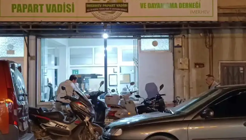 İstanbul'da Bıçaklı Kavga: Bir Kişi Ağır Yaralandı!