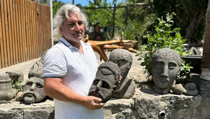 3 Günde Tarihi Eser Gibi Kullandığı Sanat Eserleriyle Dikkat Çekiyor