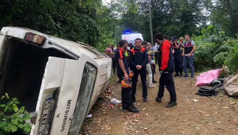 Rize'de Minibüs Yamaçtan Yuvarlandı: Korkunç Kaza Sonuçları