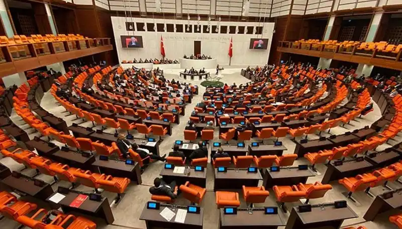 Emeklilere Müjde: İkramiye 4 Bin TL Olacak Teklif TBMM'de Kabul Edildi