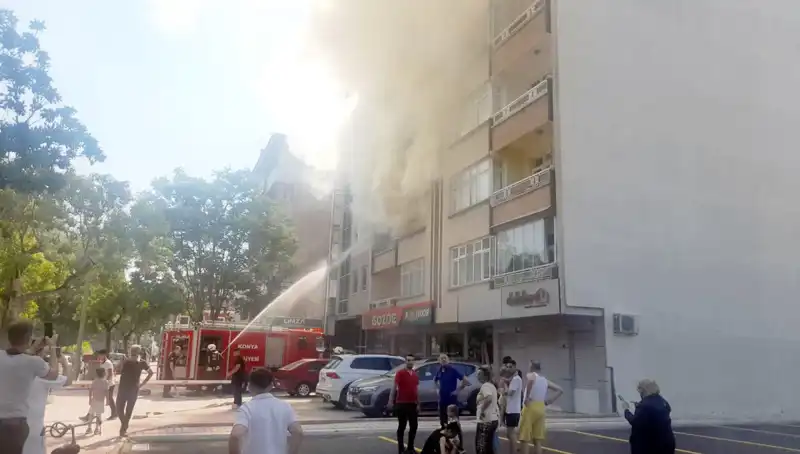 Yangında Gözlerini Açan Gençler Hastaneye Kaldırıldı!
