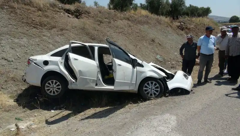 Kilis’te Feci Kaza: Otomobil Çarpıştı, Yaralılar Hastaneye Kaldırıldı