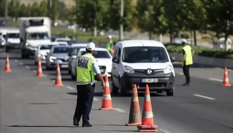 İstanbul’da Konvoy Eylemi: Tüneli Kapatan Araçlar Trafiği Felç Etti