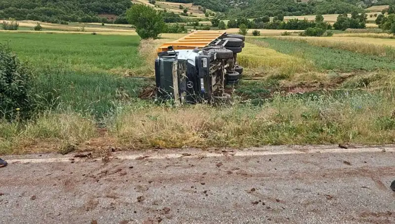 Tokat'ta Devrilen Kamyon Feci Kazaya Neden Oldu: Bir Hayat Kaybedildi
