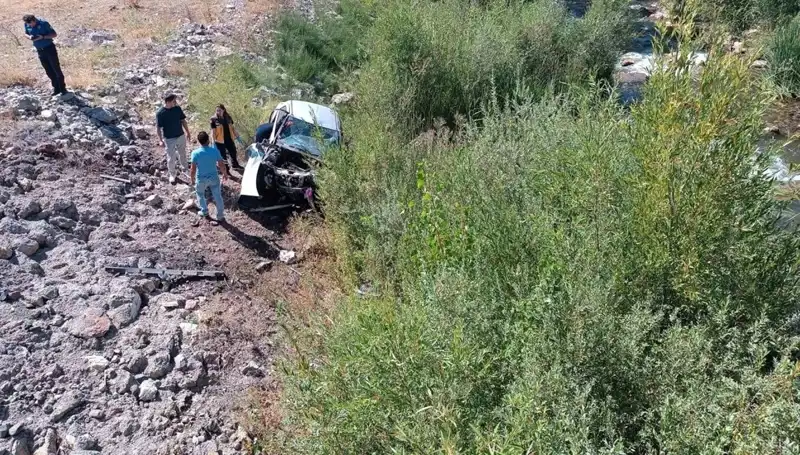 Sivas'ta Feci Kaza: Otomobil Dere Yatağına Uçtu, İki Hayat Kaybı!