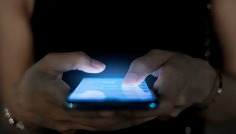 Narsisizmin Yeni Belirtisi: Telefon Kullanımı ve Psikolojik Etkileri